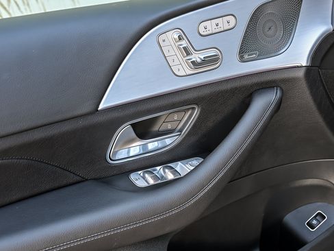 Used 2024 Mercedes-Benz GLS 450 4MATIC image 17