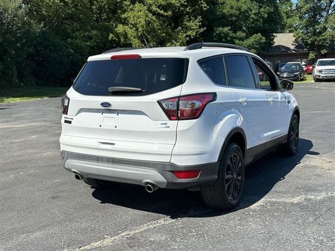 Used 2018 Ford Escape SE image 3
