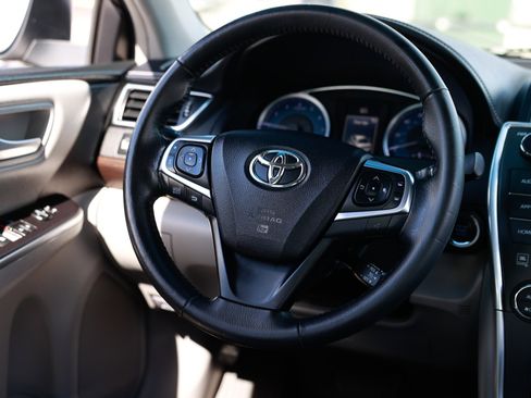 Used 2017 Toyota Camry XLE w/ Moonroof Package image 32