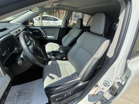 Used 2018 Toyota RAV4 Limited FWD image 9