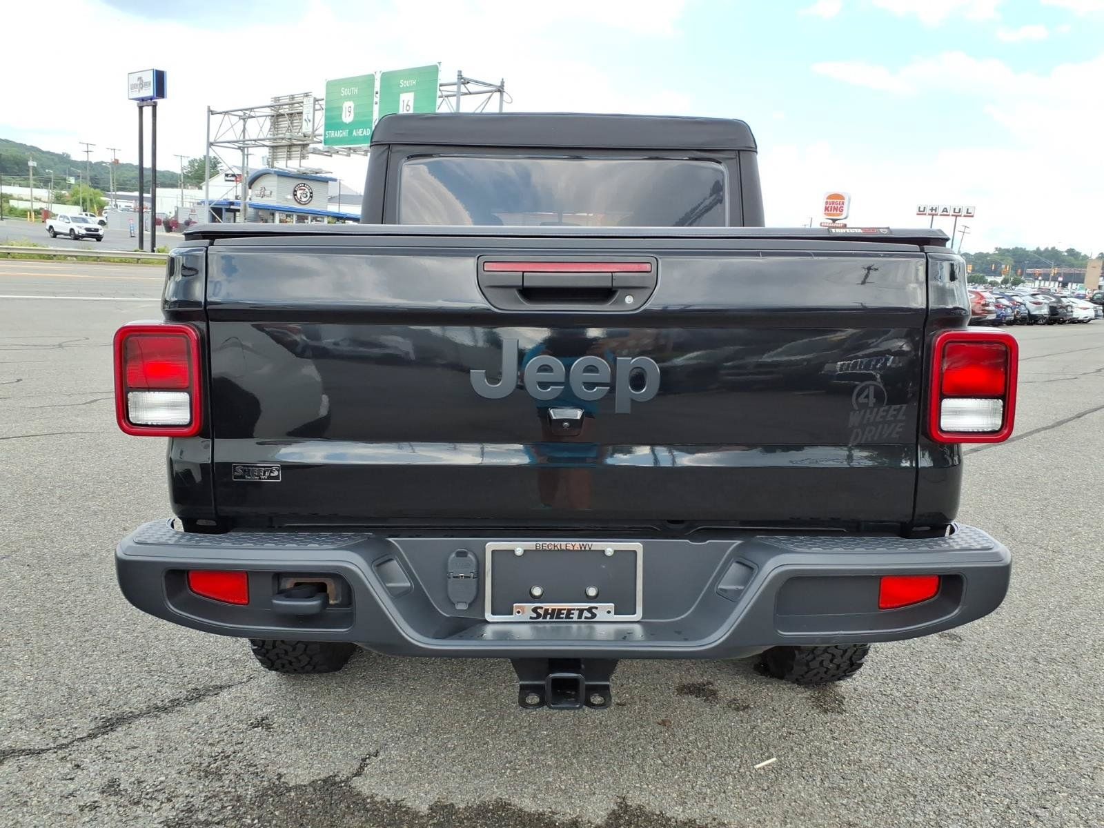 Used 2022 Jeep Gladiator Sport AWD/4WD image 7