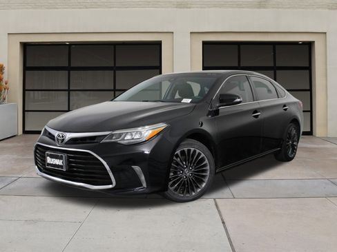 Used 2017 Toyota Avalon Touring image 3