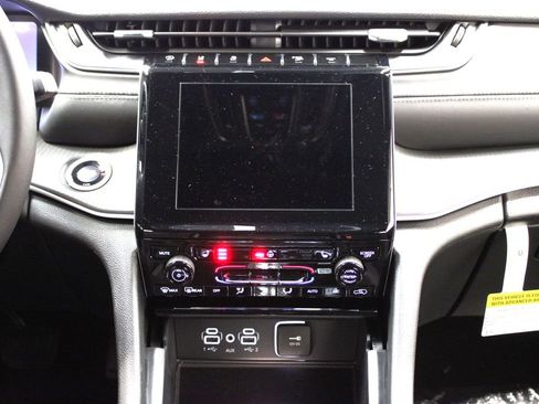 New 2025 Jeep Grand Cherokee Laredo X w/ Luxury Tech Group I image 13