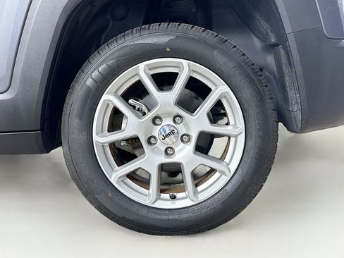 Used 2022 Jeep Renegade Latitude AWD/4WD image 36
