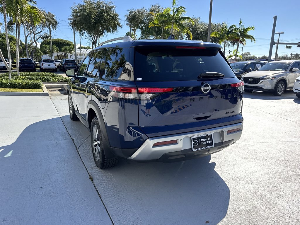 Used 2022 Nissan Pathfinder SL w/ SL Black Package AWD/4WD image 13