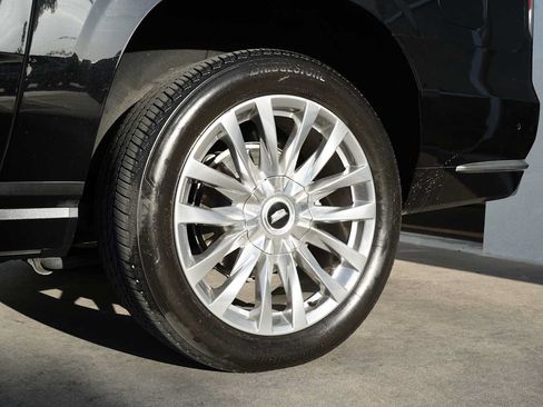 Used 2023 Cadillac Escalade ESV Premium Luxury w/ Performance Package AWD/4WD image 66
