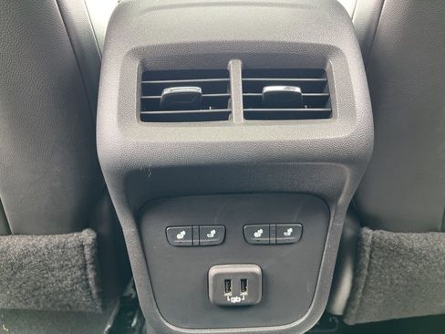 Used 2022 Chevrolet Equinox Premier image 18