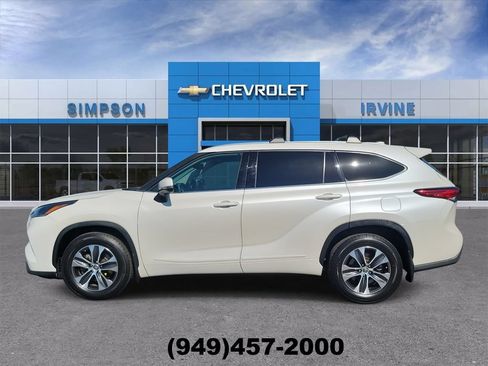 Used 2021 Toyota Highlander XLE FWD image 5