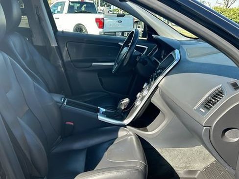 Used 2015 Volvo XC60 T5 Platinum w/ Protection Package FWD image 11