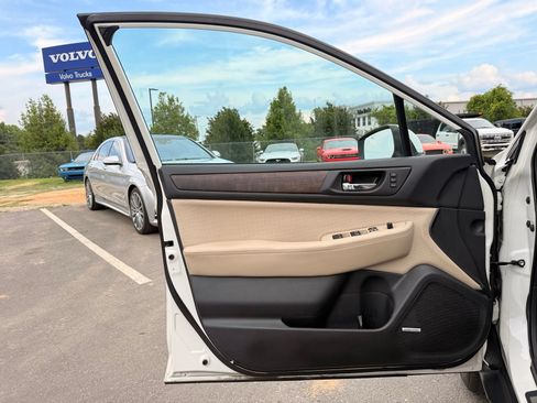 Used 2017 Subaru Outback 2.5i Limited AWD/4WD image 14