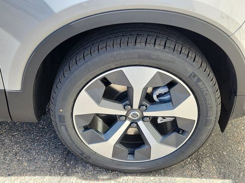 Certified 2025 Volvo XC40 B5 Core w/ Climate Package image 16