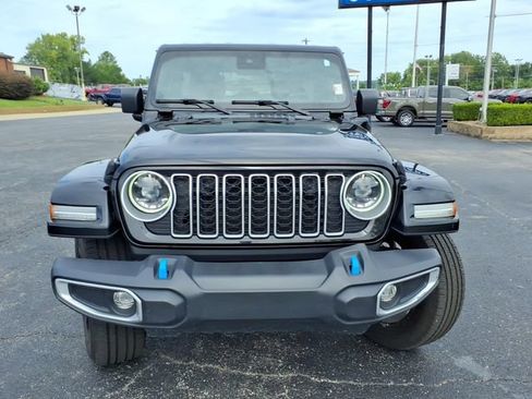 Used 2024 Jeep Wrangler Unlimited Sahara AWD/4WD image 28