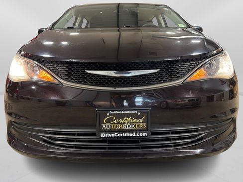 Used 2017 Chrysler Pacifica LX w/ Tire & Wheel Group FWD image 10