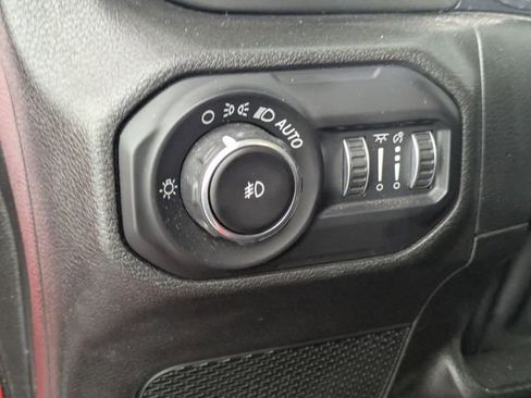 Used 2019 Jeep Wrangler Unlimited Sahara w/ Safety Group AWD/4WD image 11