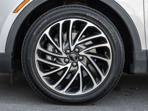 Used 2019 Lincoln Nautilus Reserve image 15