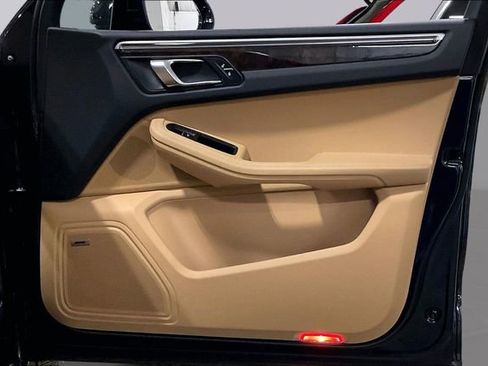 Used 2017 Porsche Macan image 24