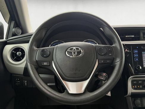 Used 2018 Toyota Corolla LE FWD image 13