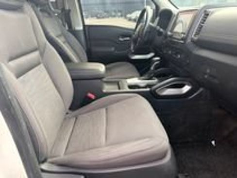 Used 2022 Nissan Frontier SV AWD/4WD image 10