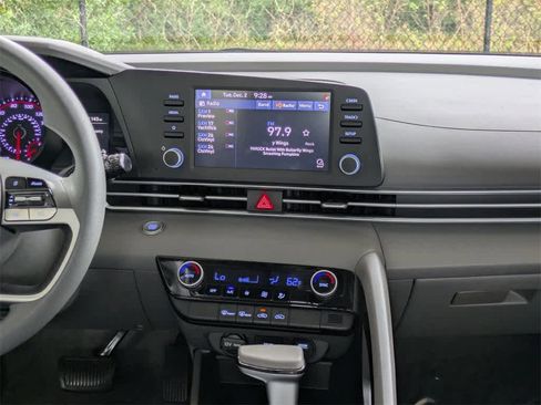 Certified 2023 Hyundai Elantra SEL image 17