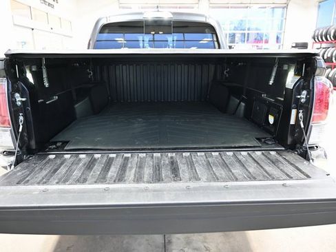Used 2022 Toyota Tacoma TRD Off-Road image 7