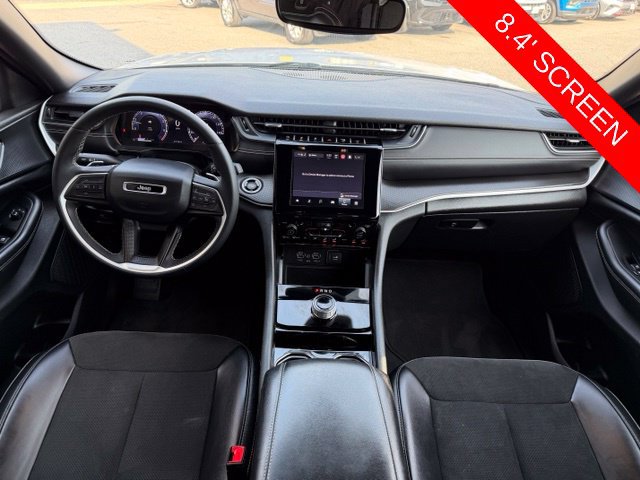 Used 2023 Jeep Grand Cherokee Altitude AWD/4WD image 3