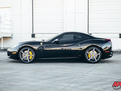 Used 2014 Ferrari California image 40