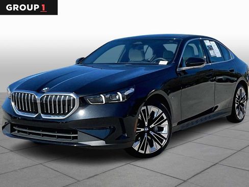 Used 2025 BMW 530i xDrive w/ Premium Package image 1