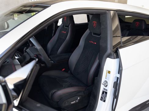 Used 2023 Lamborghini Urus Performante AWD/4WD image 50