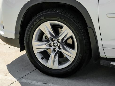 Used 2019 Toyota Highlander Limited FWD image 66