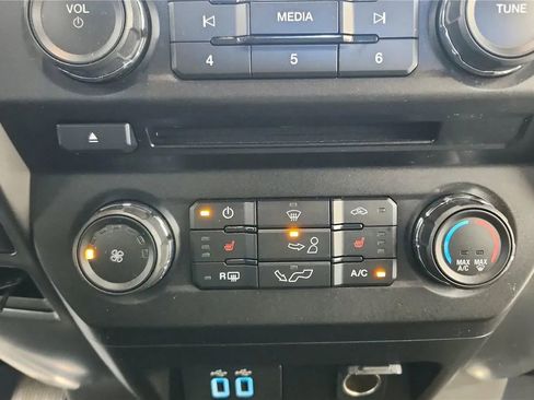 Used 2018 Ford F150 XLT w/ Equipment Group 302A Luxury AWD/4WD image 26