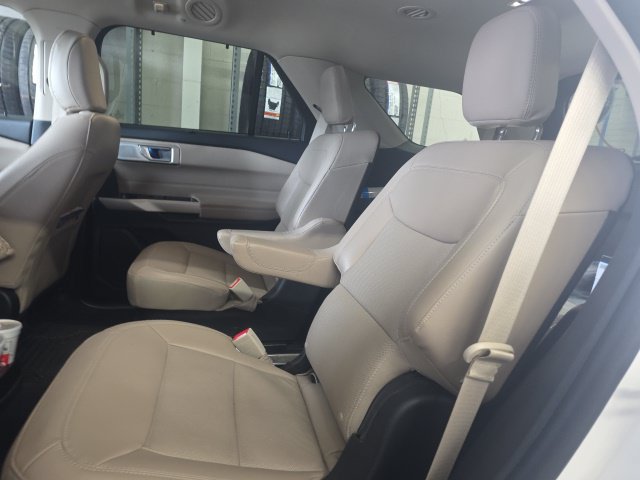 Used 2023 Ford Explorer Limited w/ Limited Technology Package RWD image 11