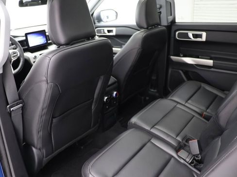 Used 2023 Ford Explorer XLT w/ Equipment Group 202A image 10