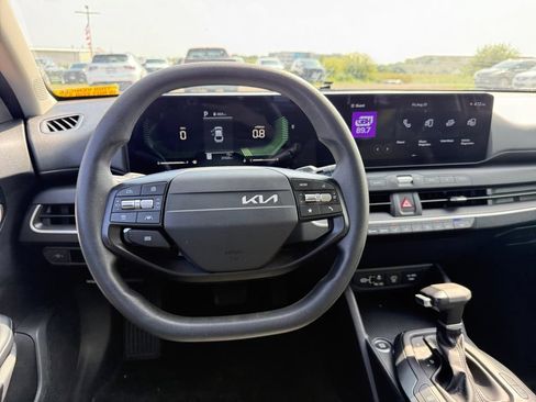 Used 2025 Kia K4 FWD image 30