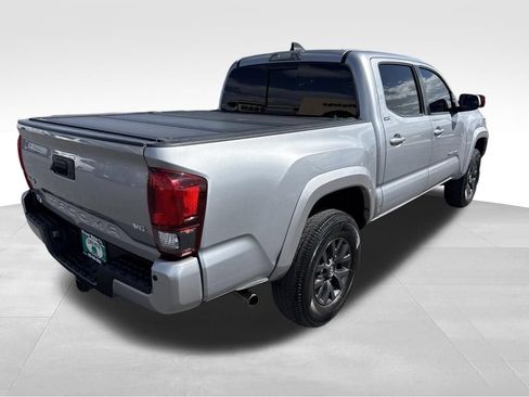 Used 2020 Toyota Tacoma SR5 AWD/4WD image 6