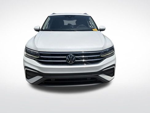 Used 2023 Volkswagen Tiguan SE FWD image 2