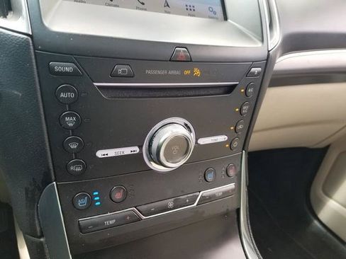 Used 2019 Ford Edge Titanium w/ Equipment Group 301A AWD/4WD image 23