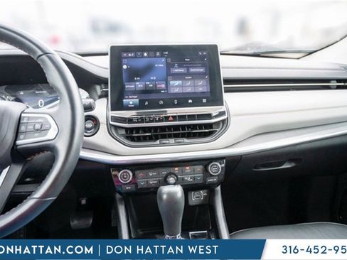 Used 2022 Jeep Compass Limited image 8