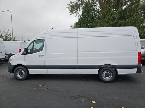New 2025 Mercedes-Benz Sprinter 2500 image 3