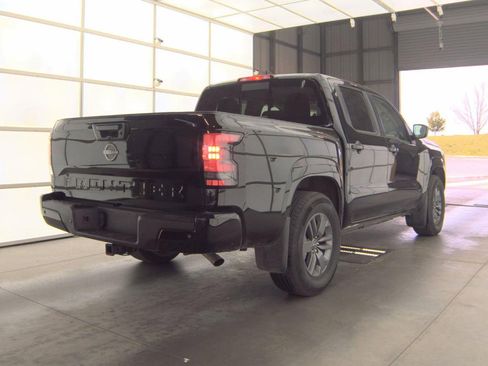 Used 2025 Nissan Frontier SV w/ SV Convenience Package image 9