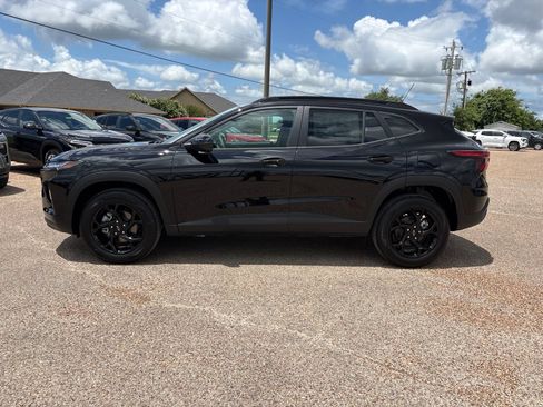 New 2026 Chevrolet Trax LT w/ Driver Confidence Package FWD image 2