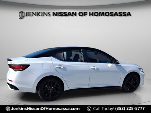 Certified 2025 Nissan Sentra SR w/ Midnight Edition FWD image 3