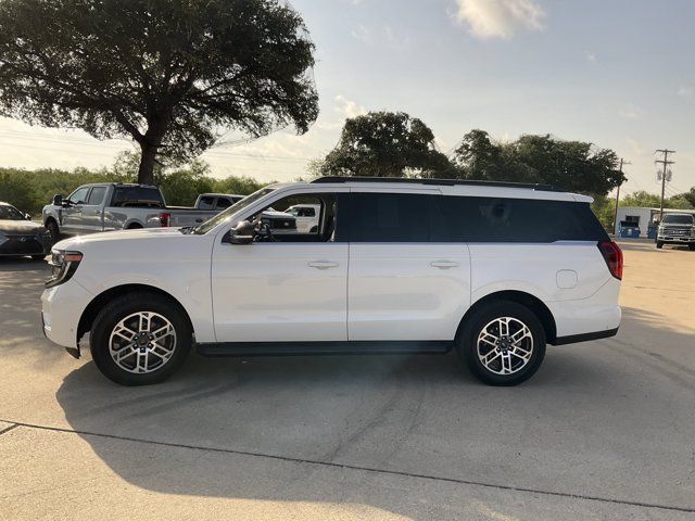 Used 2025 Ford Expedition Max Active AWD/4WD image 3