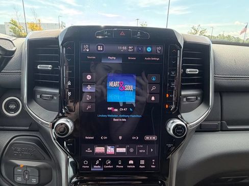 Used 2025 RAM 2500 Laramie w/ Towing Technology Group AWD/4WD image 32
