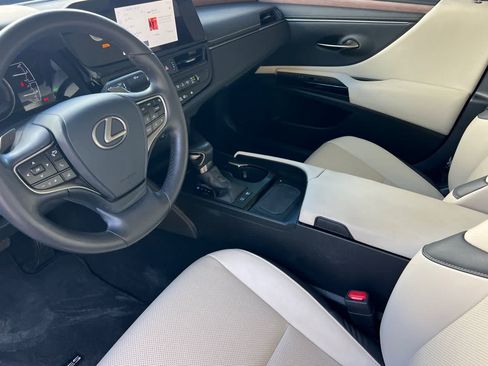 Used 2025 Lexus ES 300h w/ Premium Package FWD image 14