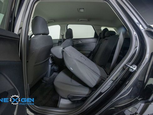 Used 2025 Kia Sportage LX FWD image 27