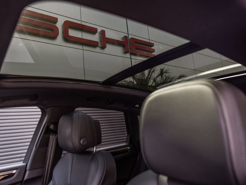 Certified 2023 Porsche Macan S AWD/4WD image 17