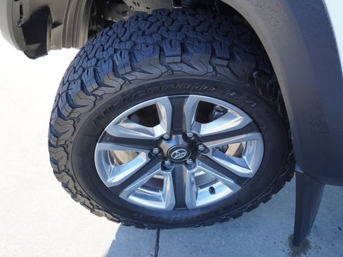 Certified 2023 Toyota Tacoma TRD Off-Road image 13