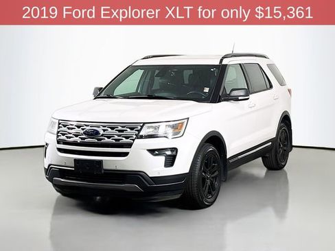 Used 2019 Ford Explorer XLT w/ Equipment Group 202A AWD/4WD image 3