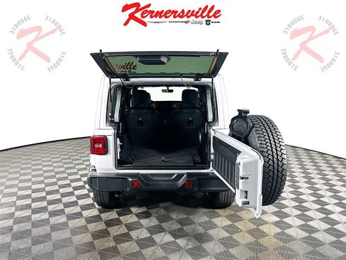 Used 2023 Jeep Wrangler Altitude image 29