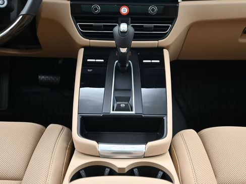 Certified 2026 Porsche Macan S AWD/4WD image 10